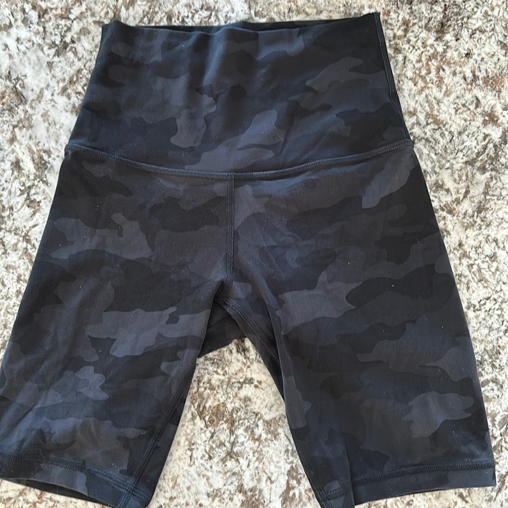 Lululemon Align High-rise 8” bike shorts size 2